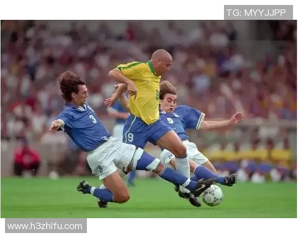 足球之星闪耀赛场英姿飒爽技艺超群令人赞叹的诗篇 足球之星闪耀赛场英姿飒爽技艺超群令人赞叹的诗篇