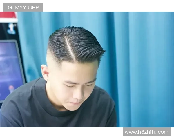 足球明星美式油头造型解析引领时尚潮流的运动魅力与个性表达 足球明星美式油头造型解析引领时尚潮流的运动魅力与个性表达